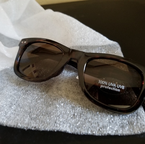 Banana Republic Accessories - Banana Republic Wayfarer Sunglasses Banana Republic Accessories - Banana Republic Wayfarer Sunglasses